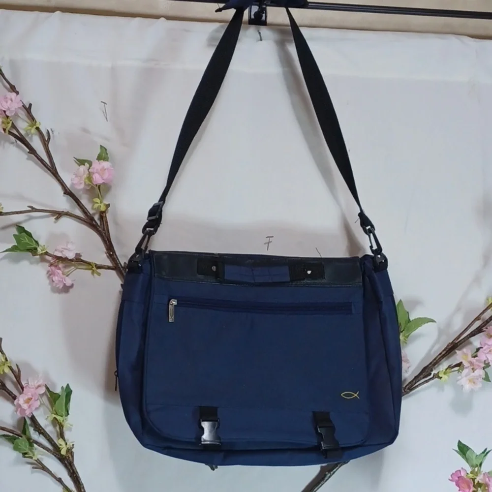 Boarding bag school or work CARRY all bag lots of pockets sum with zipper blue